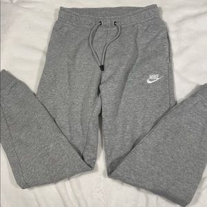 Fleece Women’s Sportswear Essential Fleece Jogger Pants